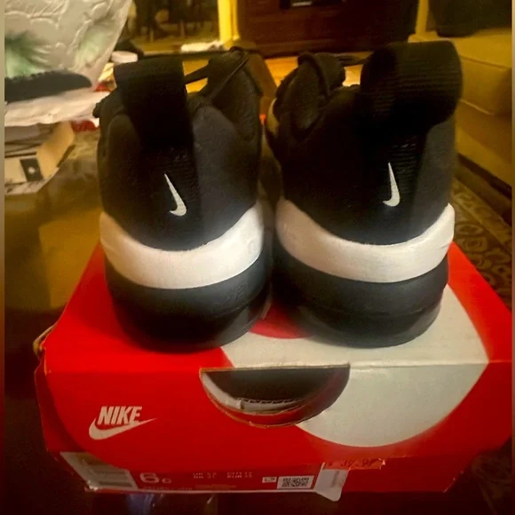 Nike Air Max 270 RT Size 6 - Picture 3 of 5